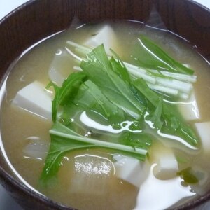 ＊今日のお味噌汁＊水菜・新玉ねぎ・豆腐・わかめ